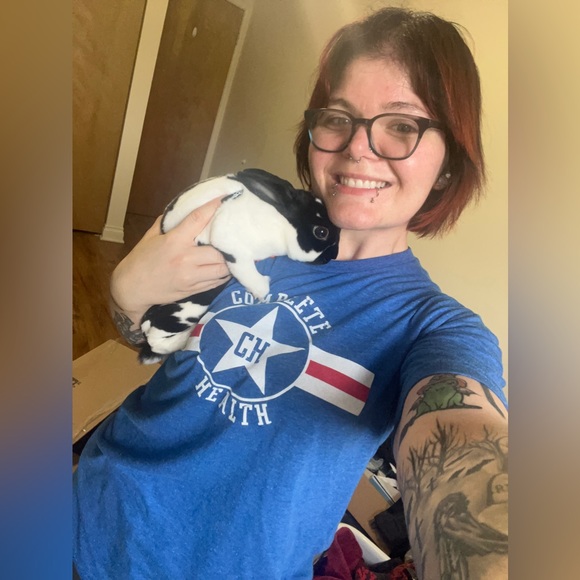 Meet your Posher, Tia - Picture 4 of 7